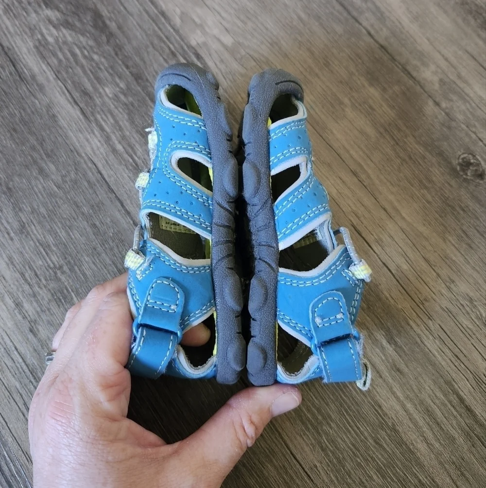 🌸 Child Of Mine Carter's Size 4 Sandals